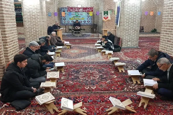 کرسی تلاوت در مسجد استاد و شاگرد تبریز