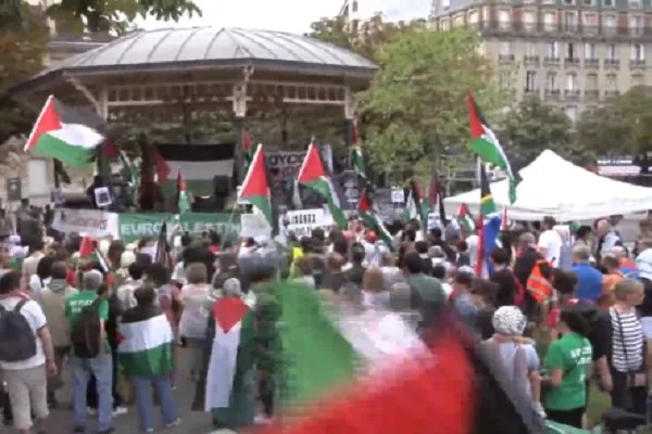 Franceses alzan la voz en París para denunciar el genocidio en Gaza