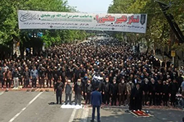 اقامه نماز ظهر عاشورا در گلستان