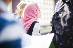 À Auckland, une école modifie sa politique sur le port du hijab