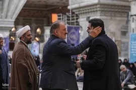 مراسم نثار تاج گل و تجدید بیعت جامعه قرآنی با آرمان‌های امام خمینی(ره) و مقام معظم رهبری