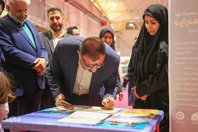 بازدید مسئولین از نمایشگاه قرآن و عترت شیراز