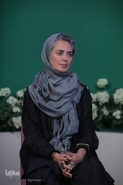 پانته‌آ سیروس، بازیگر در نشست بررسی سریال «بانوی سردار»