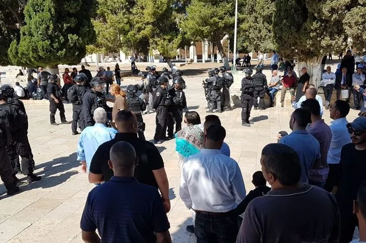 Gerusalemme, tra i 1300 e 1700 coloni hanno invaso al-Aqsa nel 1° giorno di Eid