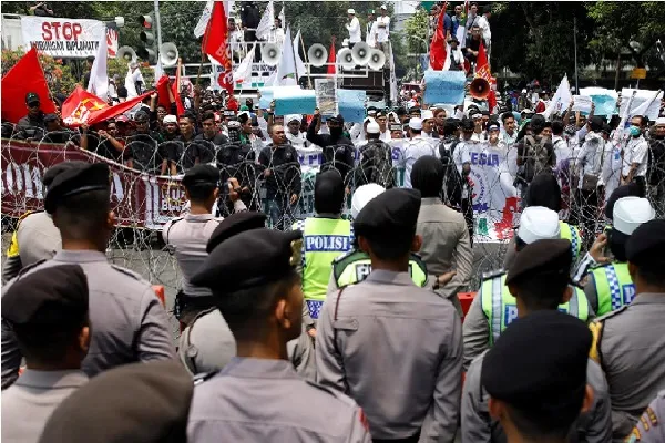 Ribuan Masyarakat Indonesia Turun dalam Demo Anti Myanmar di Jakarta