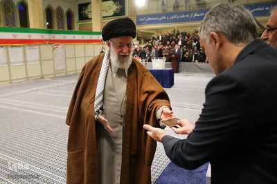 حضور رهبر معظم انقلاب در پای صندوق رأی