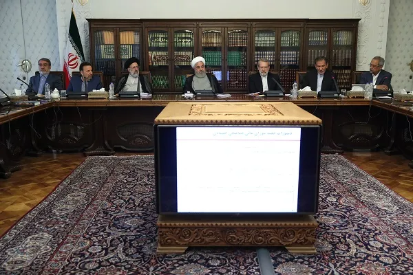 چالش‌های واگذاری بنگاه‌های دولتی بررسی شد/ گزارش رئیس کل بانک مرکزی از روند اقتصادی کشور