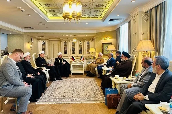 Clérigo iraniano sênior se reúne com o grão-mufti da Rússia para discutir cooperação islâmica