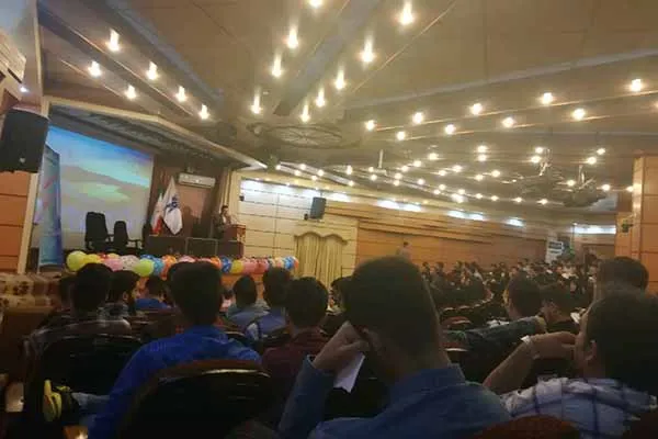 دانشجو مطالبه‌گر و کوشای تحصیل اخلاق، علم و مهارت باشد