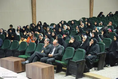 بدرقه ۳۰۰ دانش‌آموز دختر از مدارس شیراز به مناطق عملیاتی جنوب