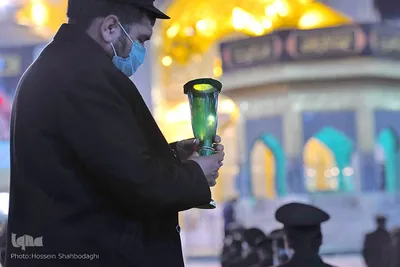 آیین شمع‌گردانی شب شهادت امام رضا (ع) در حرم مطهر رضوی