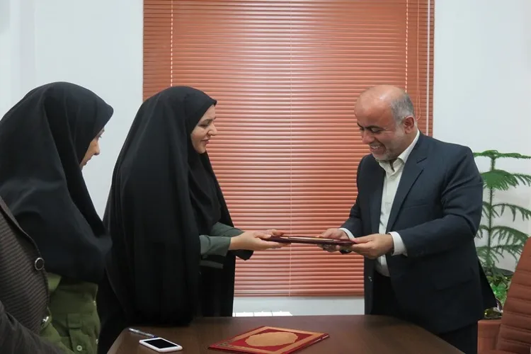 زمینه بهره‌برداری از گنجینه دفاع مقدس را در قالب فرهنگ کتابخوانی فراهم کنیم