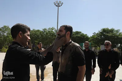 آیین گل مالی لرستانی‌ها مقیم قم در روز عاشورا

