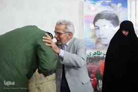 دیدار نمایندگان جامعه قرآنی با خانواده شهید طالب طاهری