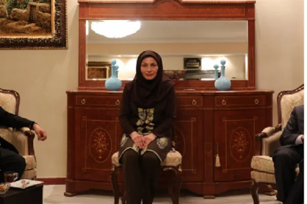 أستاذة أكاديمية إيرانية تحصد جائزة 