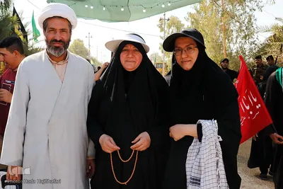 پیاده روی خانوادگی