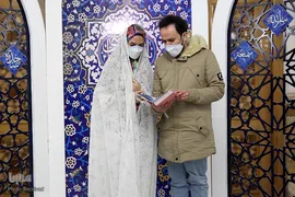 جشن ازدواج ۲۰زوج از خانواده های تحت پوشش خیریه شمیم مهرسبحان(شمس) در حرم مطهر رضوی