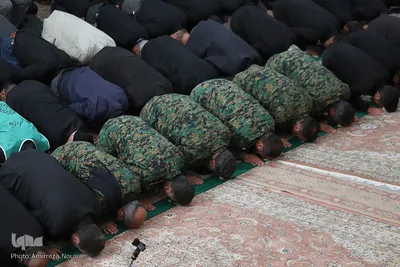 ⁨دل باختگان حسین(ع) در میعادگاه نماز ظهر عاشورا⁩