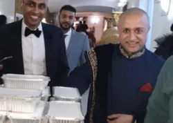 Londres : des jeunes mariés musulmans partagent leur banquet avec des sans-abri