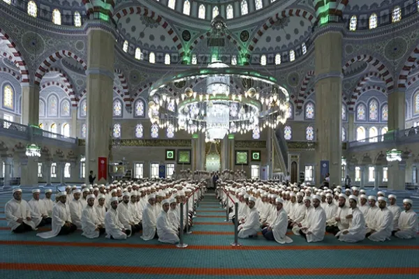 393 Quran Memorizers Graduate in Istanbul