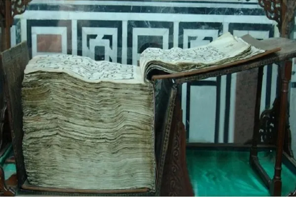 رفض إدعاءات وسائل الإعلام الاجتماعية حول أول مصحف في الإسلام