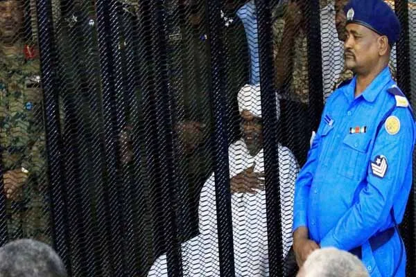 Sudan'da devrik lider Beşir'e yolsuzluk ve döviz bulundurma davası