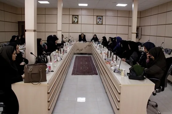 بانوان با الگوگیری از حضرت زهرا (س) در مسیر سعادت و کمال قرار می‌گیرند