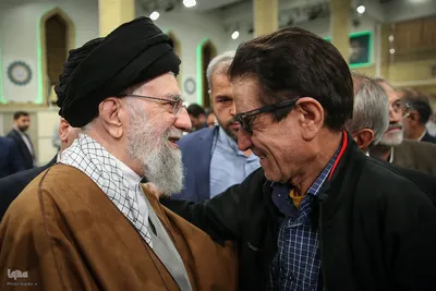 دیدار جمعی از شاعران و اهالی فرهنگ و ادب فارسی با ر هبر معظم انقلاب