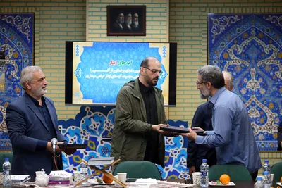 رونمایی مجموعه آیه های ایثار