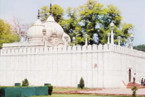 دہلی لال قلعہ کے اندر چھوٹی سی خوبصورت 
