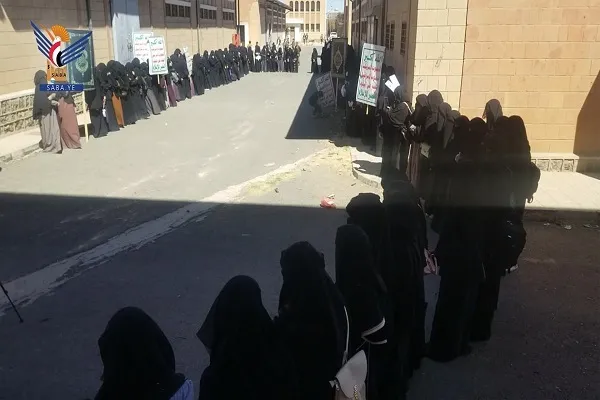 اليمن: وقفة نسائية في ذمار تندد بحرق نسخ من القرآن