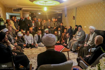 حضور آیت‌الله دژکام در منزل شهید معصومه کرباسی‎