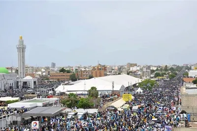 مسجد مسالک الجنان (مسیری به سوی بهشت) بزرگترین مسجد غرب آفریقا در داکار، پایتخت سنگال