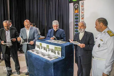 رونمایی از کتاب «قاب سرخ» آلبوم تصاویر مادران و پدران شهید در اهر