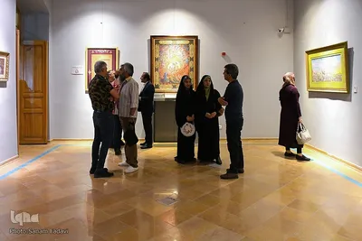 آیین گشایش نمایشگاه سرخ‌نگار در اصفهان‎‎