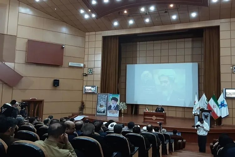 تبیین دستاوردهای نظام و انقلاب گفتمان غالب در دانشگاه شود