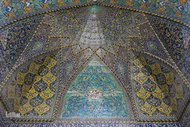 مسجد رحیم خان اصفهان؛ نگین فیروزه‌ای دوره قاجار