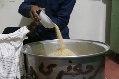 پخت «حلیم در جُم ( خمره) میراثی ۳۰۰ ساله در فین