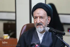 حجت‌الاسلام والمسلمین سید محمود دعایی، سرپرست روزنامه اطلاعات در مراسم رونمایی از کتاب «مهر و ماه»