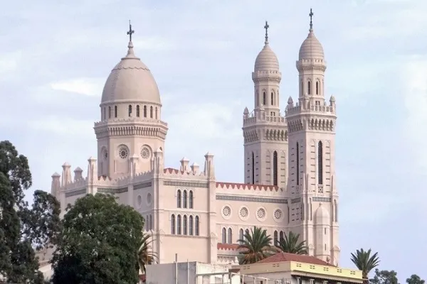 وزير داخلية الجزائر: لم نغلق أي كنيسة وإنما دور عبادة غير مرخصة