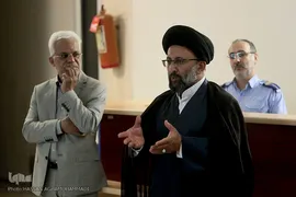 تجمع اعتراضی جمعی از فعالان تشکل‌های قرآنی در دبیرخانه شورای عالی انقلاب فرهنگی