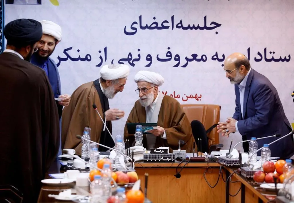 جنتی: منکر بزرگ دروغ گفتن مسئولان به مردم است/ صدیقی: مردم در ادارات احساس عزت نمی‌کنند