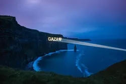 İrlandiya qayalarında Qəzzaya yaradıcı dəstək
