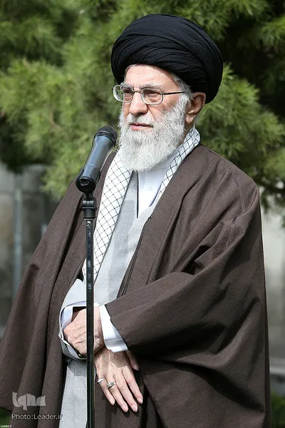کاشت نهال توسط مقام معظم رهبری در هفته منابع طبیعی
