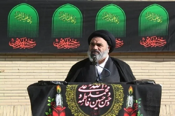 امام حسین‌(ع) انسان کامل و تجلی آیات قرآن است