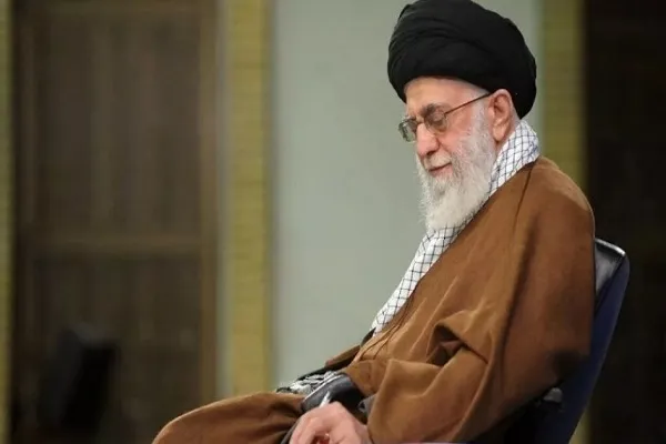 قائد الثورة الإسلامية الإیرانیة‌ يعزّي بوفاة آية الله إمامي كاشاني