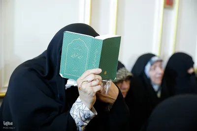 مراسم دعای کمیل زائران ایرانی در مدینه منوره به یاد شهدای خدمت