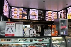 En France, un restaurateur musulman offre des hamburgers aux orphelins
