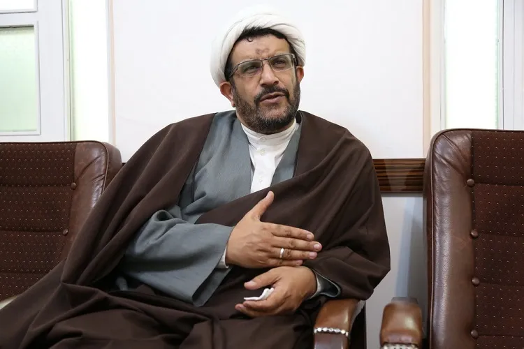 توهم علم و دانش سبب خلأ در جامعه می‌شود