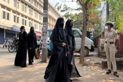 بھارتی عدالت کا حجاب پر پابندی برقرار رکھنے کا فیصلہ